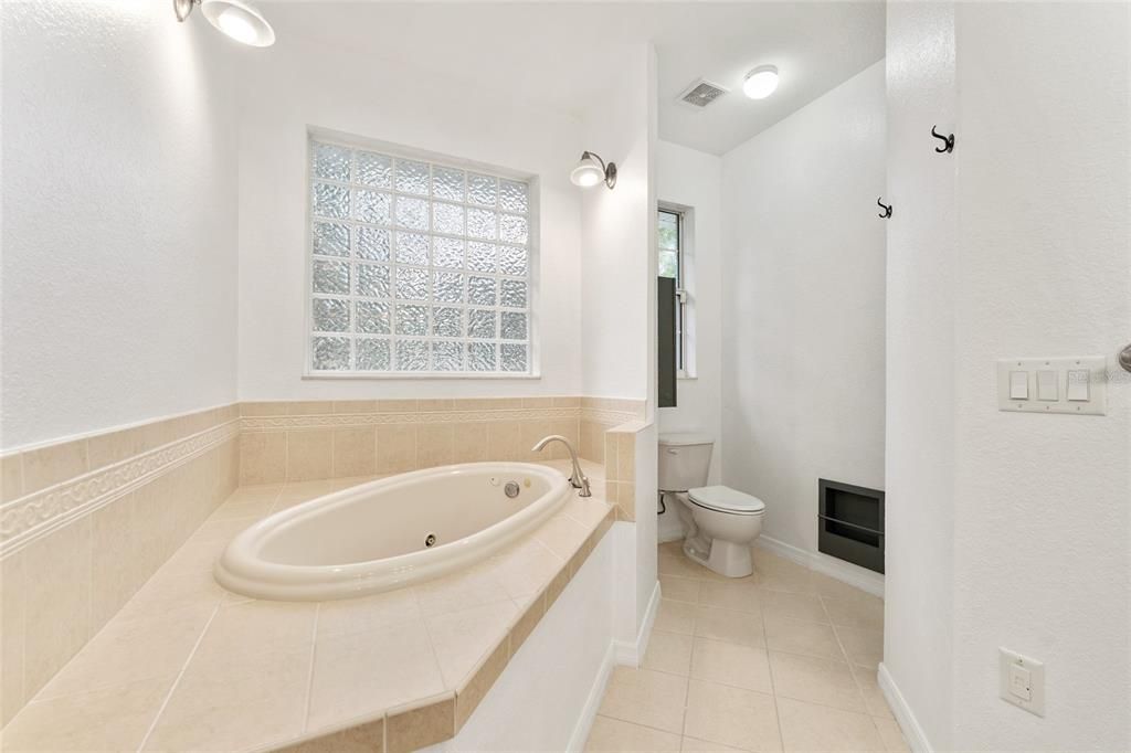 待售: $589,900 (4 贝兹, 2 浴室, 2406 平方英尺)