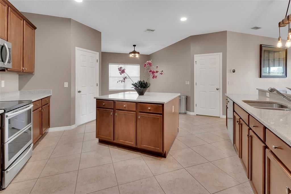 For Sale: $499,000 (4 beds, 3 baths, 2804 Square Feet)