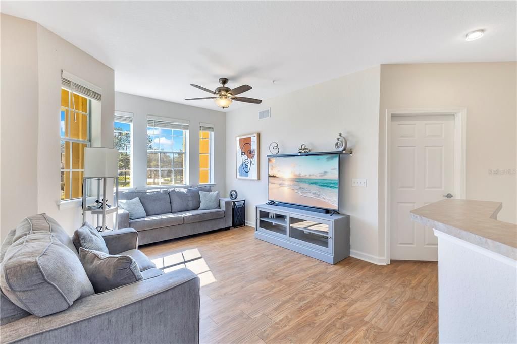 For Sale: $189,700 (2 beds, 2 baths, 1261 Square Feet)