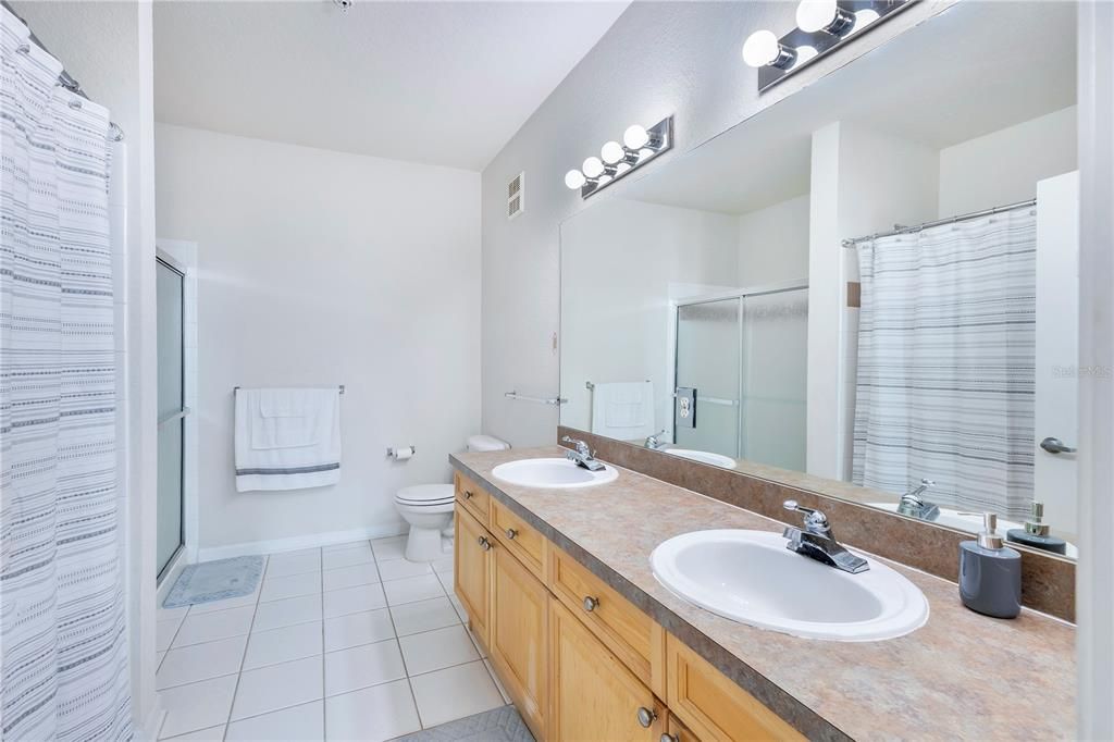 For Sale: $189,700 (2 beds, 2 baths, 1261 Square Feet)