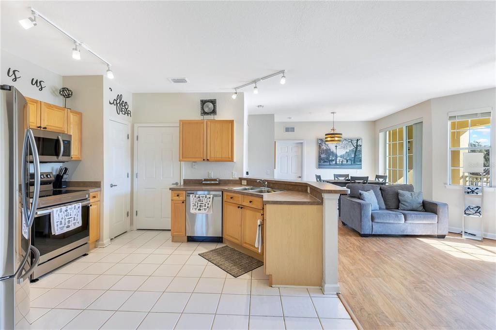 For Sale: $189,700 (2 beds, 2 baths, 1261 Square Feet)