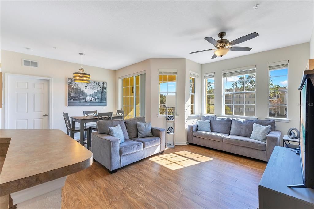 For Sale: $189,700 (2 beds, 2 baths, 1261 Square Feet)