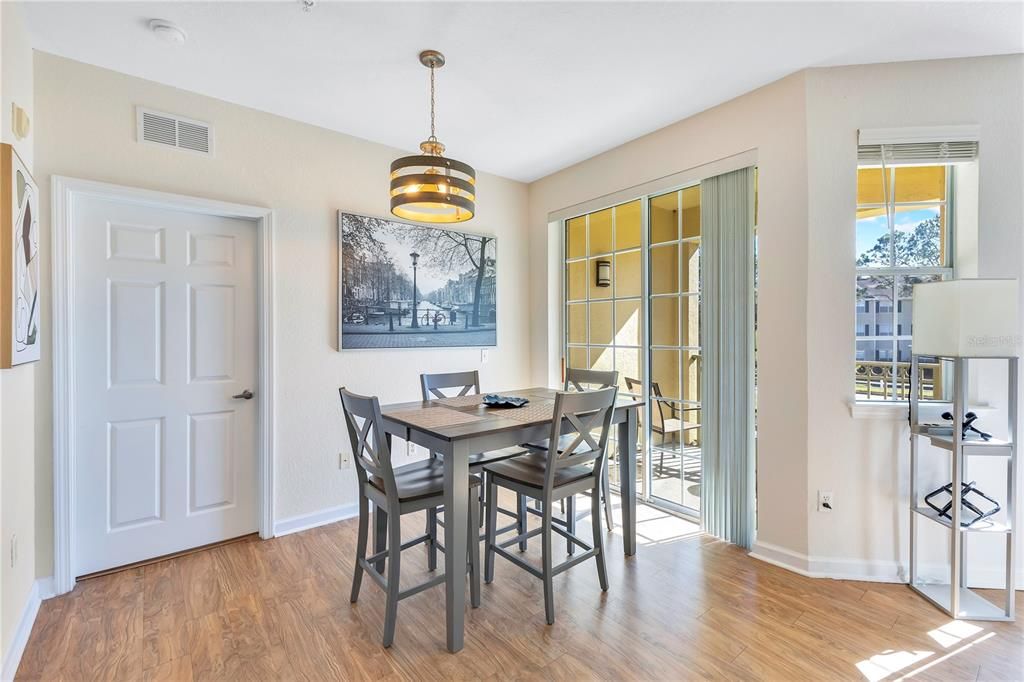 For Sale: $189,700 (2 beds, 2 baths, 1261 Square Feet)