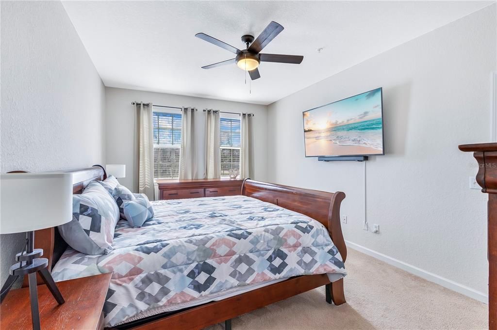 For Sale: $189,700 (2 beds, 2 baths, 1261 Square Feet)