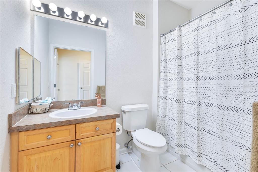 For Sale: $189,700 (2 beds, 2 baths, 1261 Square Feet)