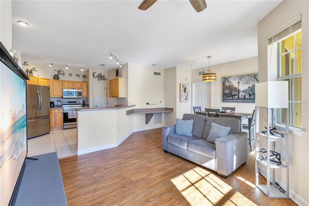 For Sale: $189,700 (2 beds, 2 baths, 1261 Square Feet)