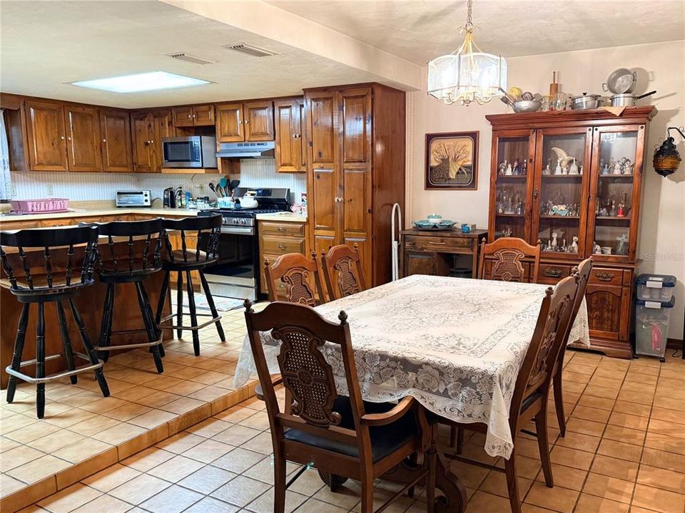 En Venta: $348,000 (3 camas, 2 baños, 2315 Pies cuadrados)