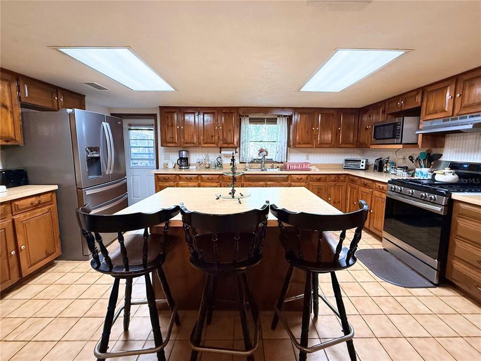 En Venta: $348,000 (3 camas, 2 baños, 2315 Pies cuadrados)