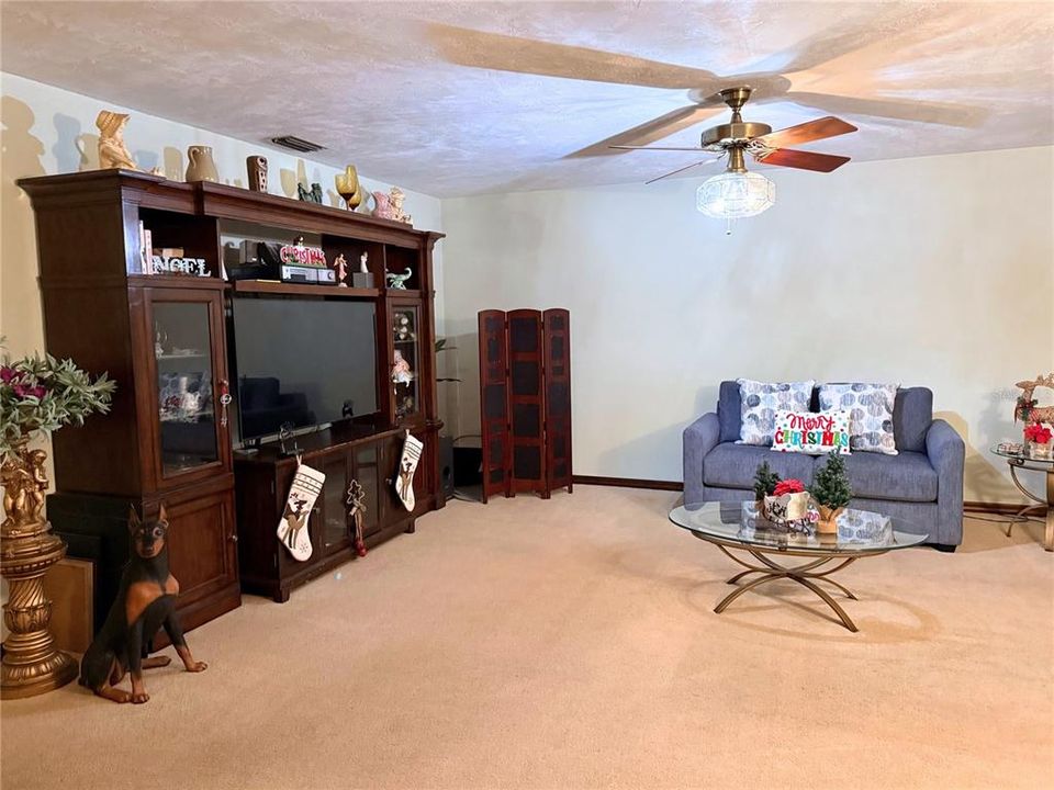 En Venta: $348,000 (3 camas, 2 baños, 2315 Pies cuadrados)