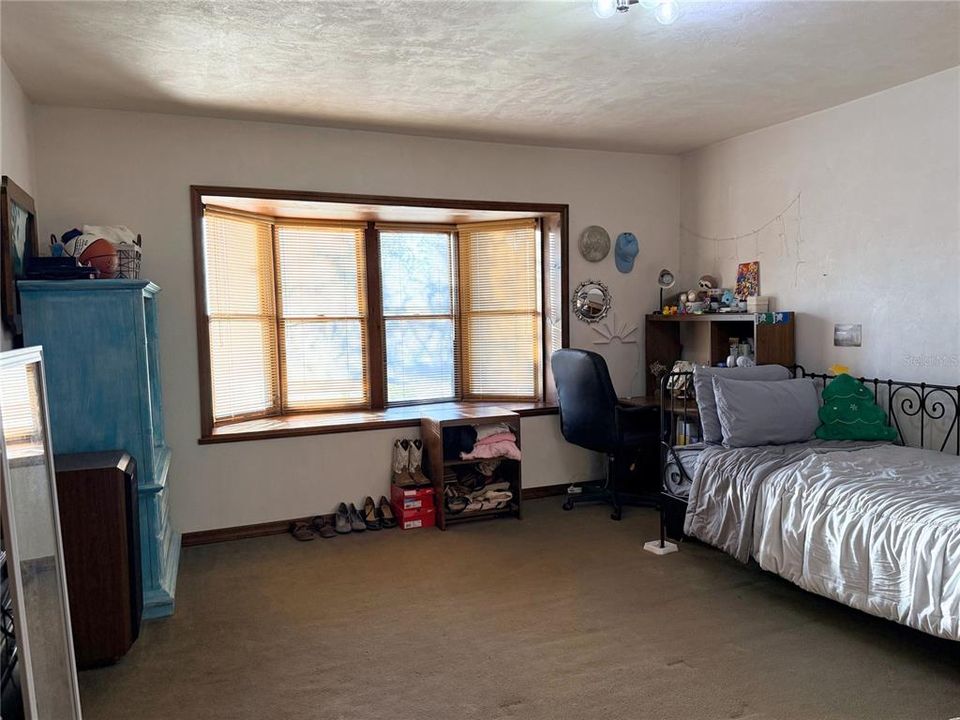 En Venta: $348,000 (3 camas, 2 baños, 2315 Pies cuadrados)