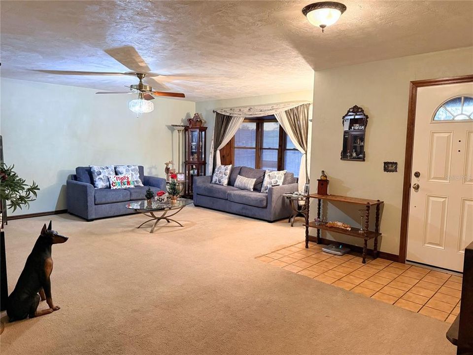 En Venta: $348,000 (3 camas, 2 baños, 2315 Pies cuadrados)