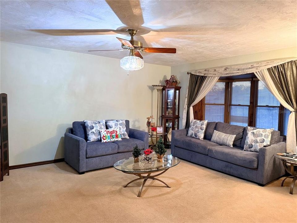 En Venta: $348,000 (3 camas, 2 baños, 2315 Pies cuadrados)