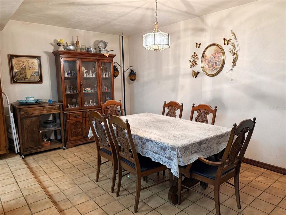 En Venta: $348,000 (3 camas, 2 baños, 2315 Pies cuadrados)