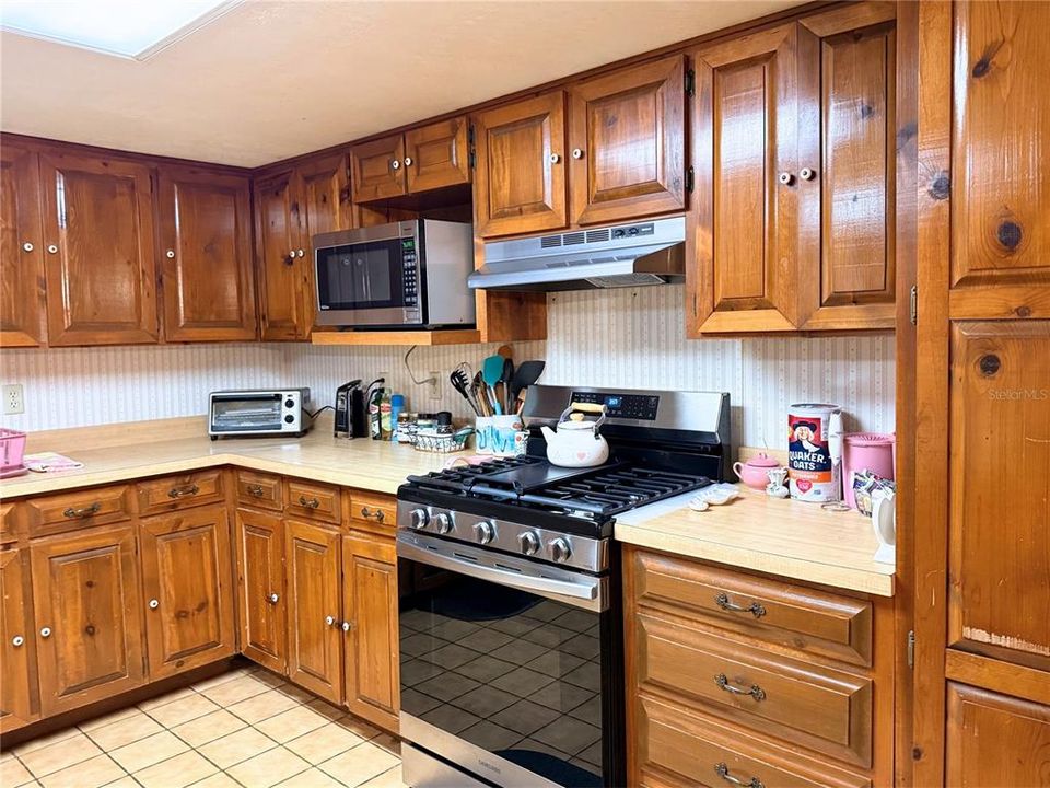 En Venta: $348,000 (3 camas, 2 baños, 2315 Pies cuadrados)