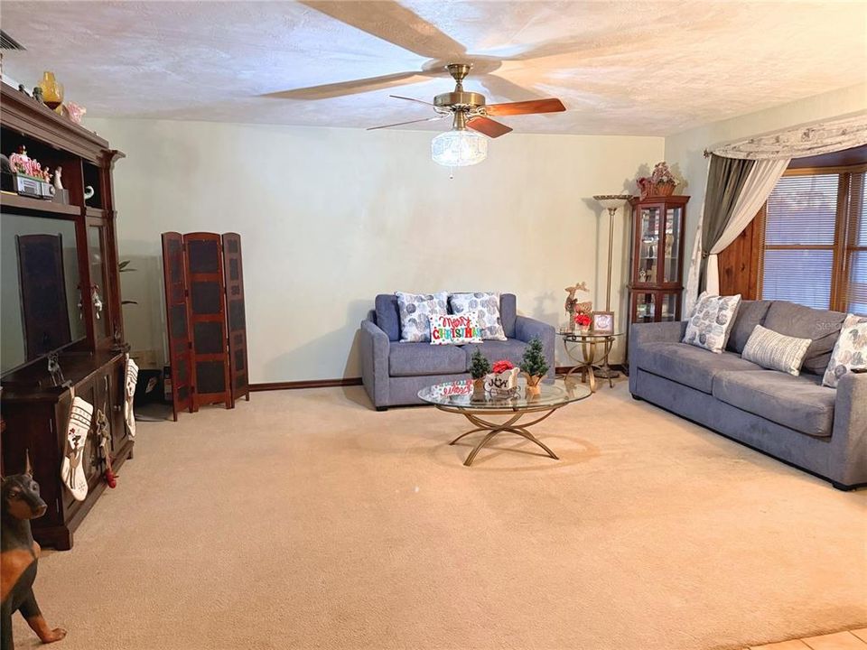 En Venta: $348,000 (3 camas, 2 baños, 2315 Pies cuadrados)