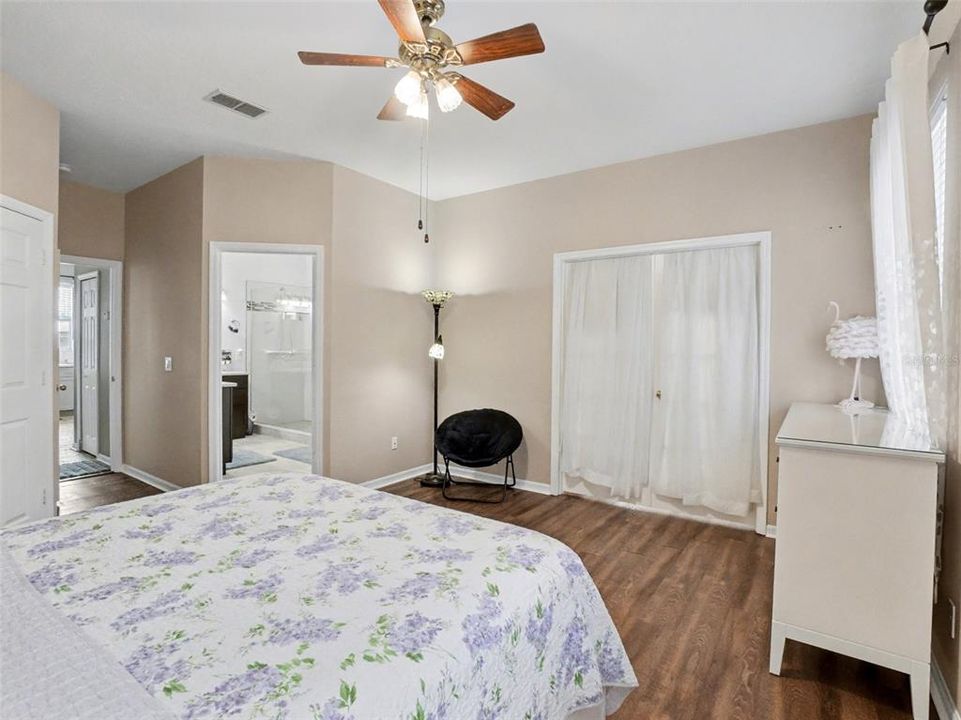 На продажу: $428,000 (4 спален, 2 ванн, 1952 Квадратных фут)