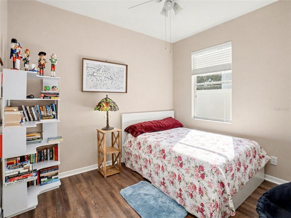 На продажу: $428,000 (4 спален, 2 ванн, 1952 Квадратных фут)