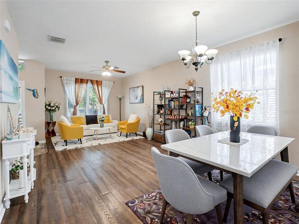 На продажу: $428,000 (4 спален, 2 ванн, 1952 Квадратных фут)