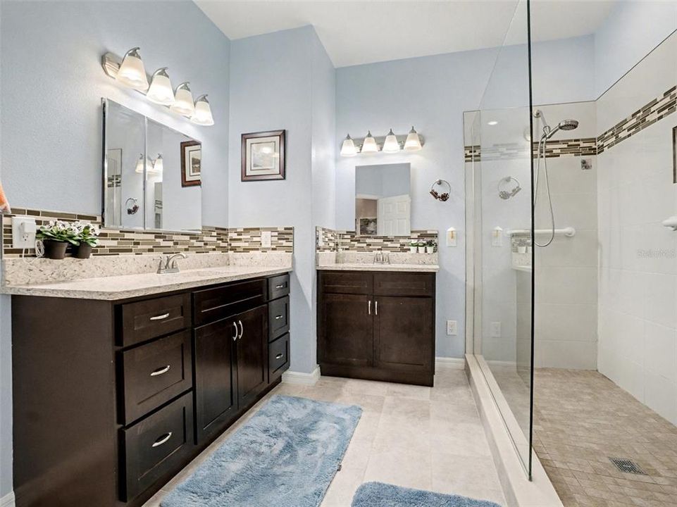 На продажу: $428,000 (4 спален, 2 ванн, 1952 Квадратных фут)