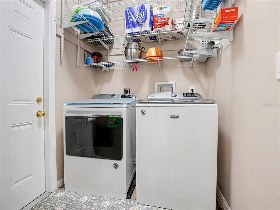 На продажу: $428,000 (4 спален, 2 ванн, 1952 Квадратных фут)