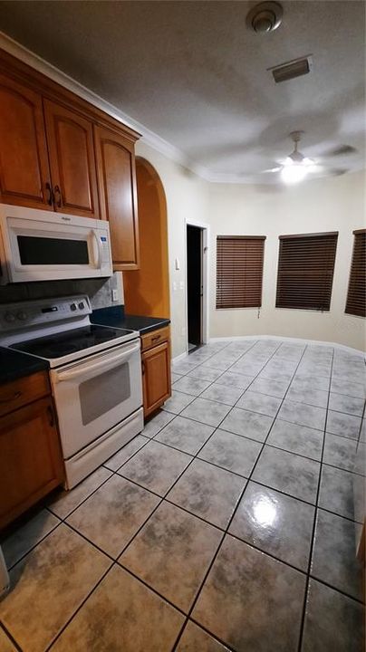 出租: $2,500 (3 贝兹, 2 浴室, 1665 平方英尺)