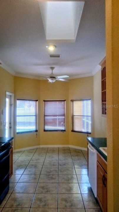 出租: $2,500 (3 贝兹, 2 浴室, 1665 平方英尺)