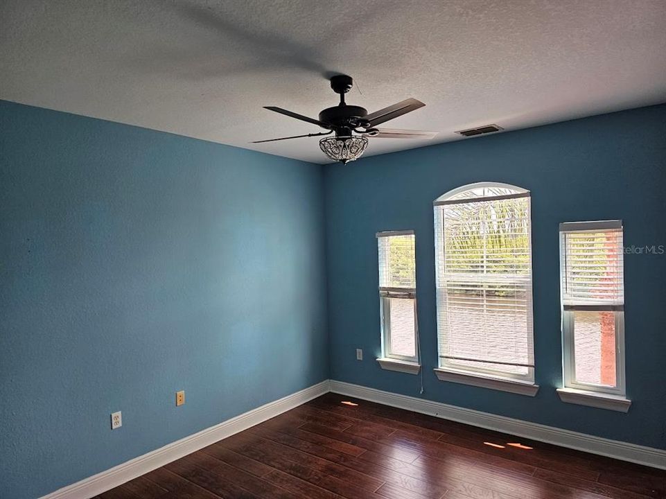 For Sale: $249,900 (2 beds, 2 baths, 1230 Square Feet)