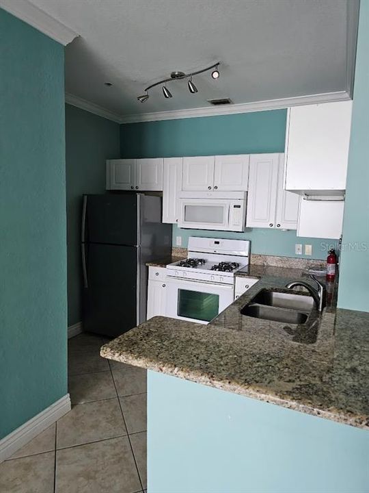 For Sale: $249,900 (2 beds, 2 baths, 1230 Square Feet)