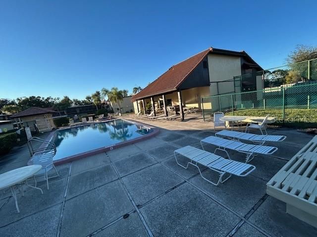 For Rent: $1,550 (2 beds, 1 baths, 919 Square Feet)