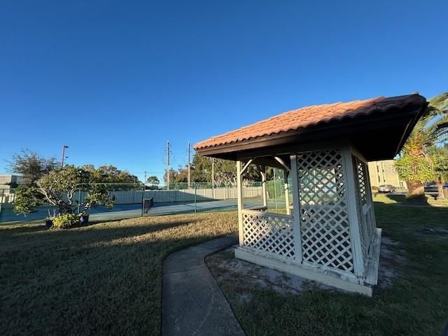 For Rent: $1,550 (2 beds, 1 baths, 919 Square Feet)