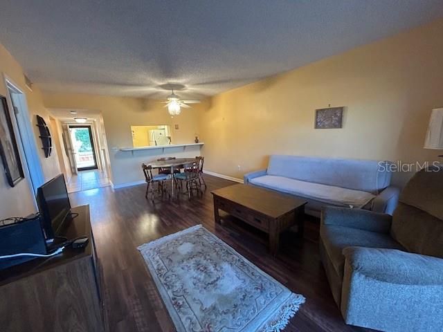 For Rent: $1,550 (2 beds, 1 baths, 919 Square Feet)