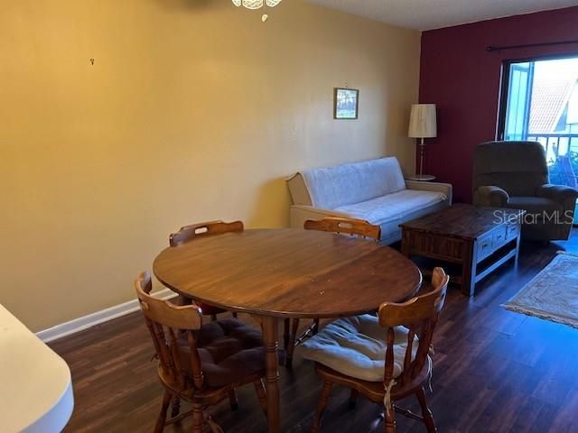 For Rent: $1,550 (2 beds, 1 baths, 919 Square Feet)