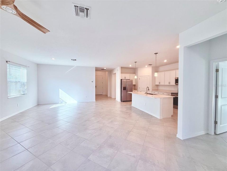 В аренду: $2,600 (3 спален, 3 ванн, 1855 Квадратных фут)