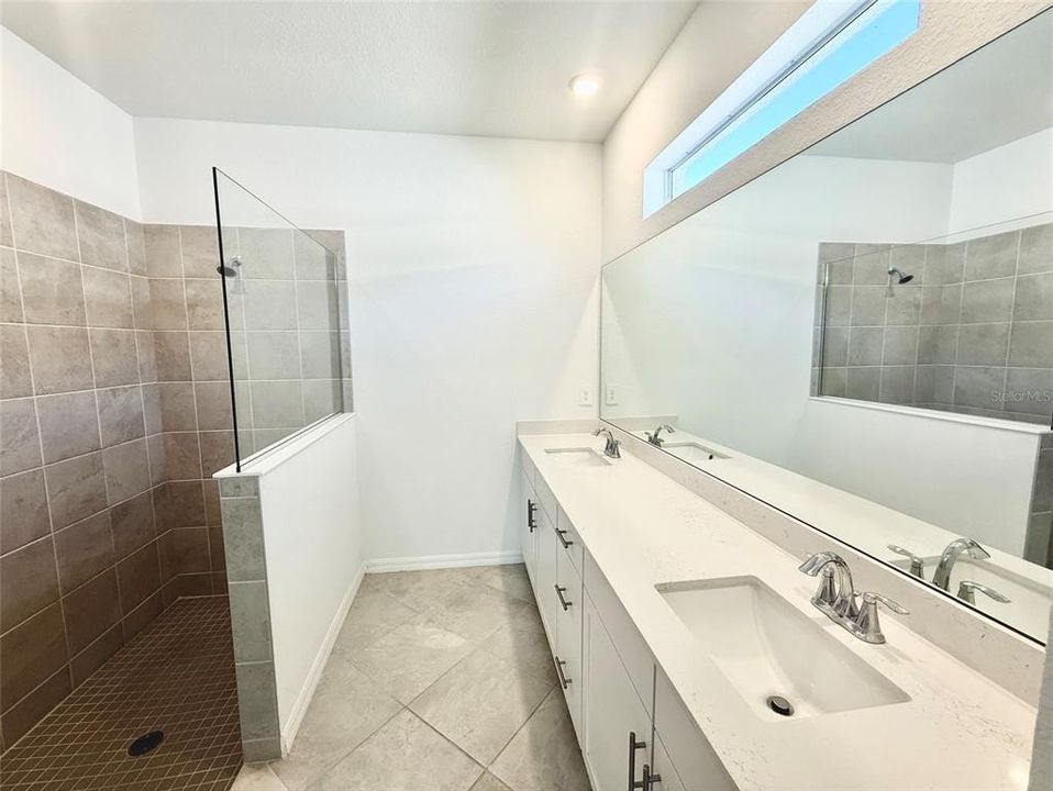 В аренду: $2,600 (3 спален, 3 ванн, 1855 Квадратных фут)