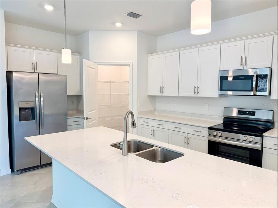 В аренду: $2,600 (3 спален, 3 ванн, 1855 Квадратных фут)