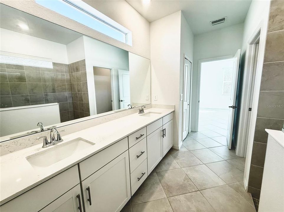 В аренду: $2,600 (3 спален, 3 ванн, 1855 Квадратных фут)