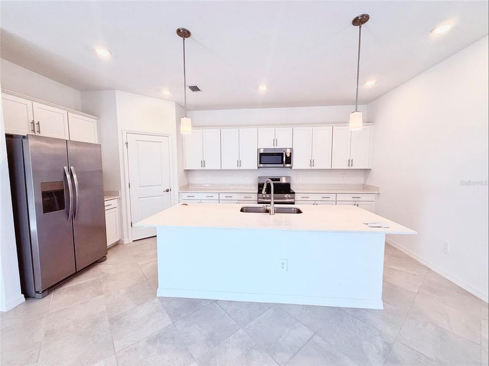 В аренду: $2,600 (3 спален, 3 ванн, 1855 Квадратных фут)