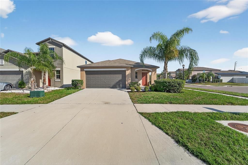 For Sale: $299,900 (3 beds, 2 baths, 1451 Square Feet)