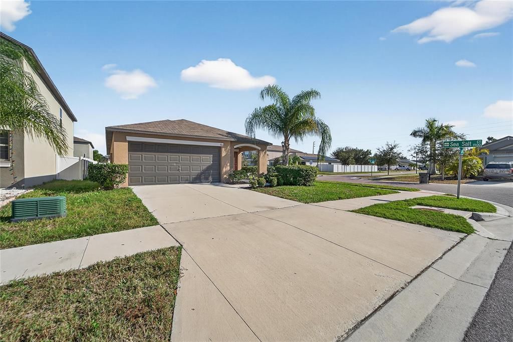 For Sale: $299,900 (3 beds, 2 baths, 1451 Square Feet)