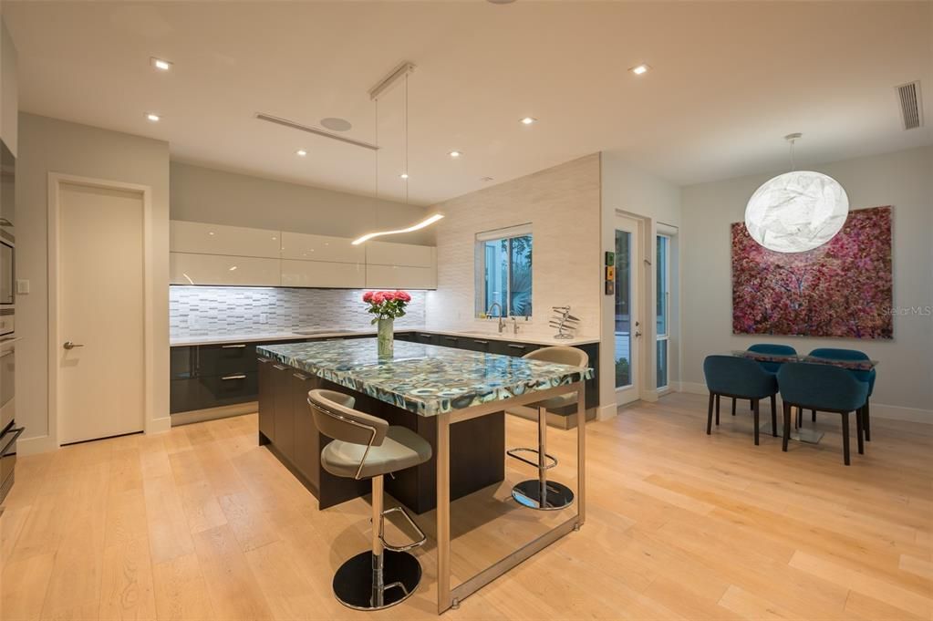 En Venta: $7,500,000 (5 camas, 3 baños, 4284 Pies cuadrados)