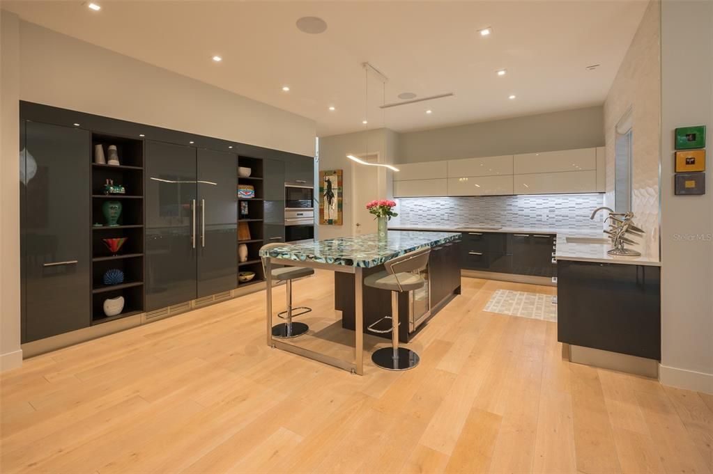 En Venta: $7,500,000 (5 camas, 3 baños, 4284 Pies cuadrados)