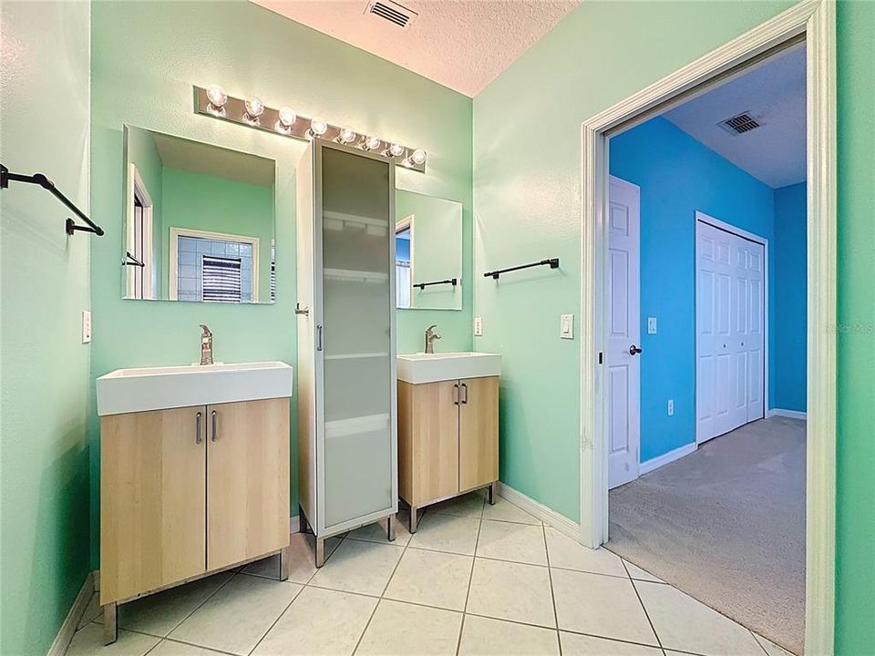 На продажу: $676,000 (5 спален, 4 ванн, 3716 Квадратных фут)