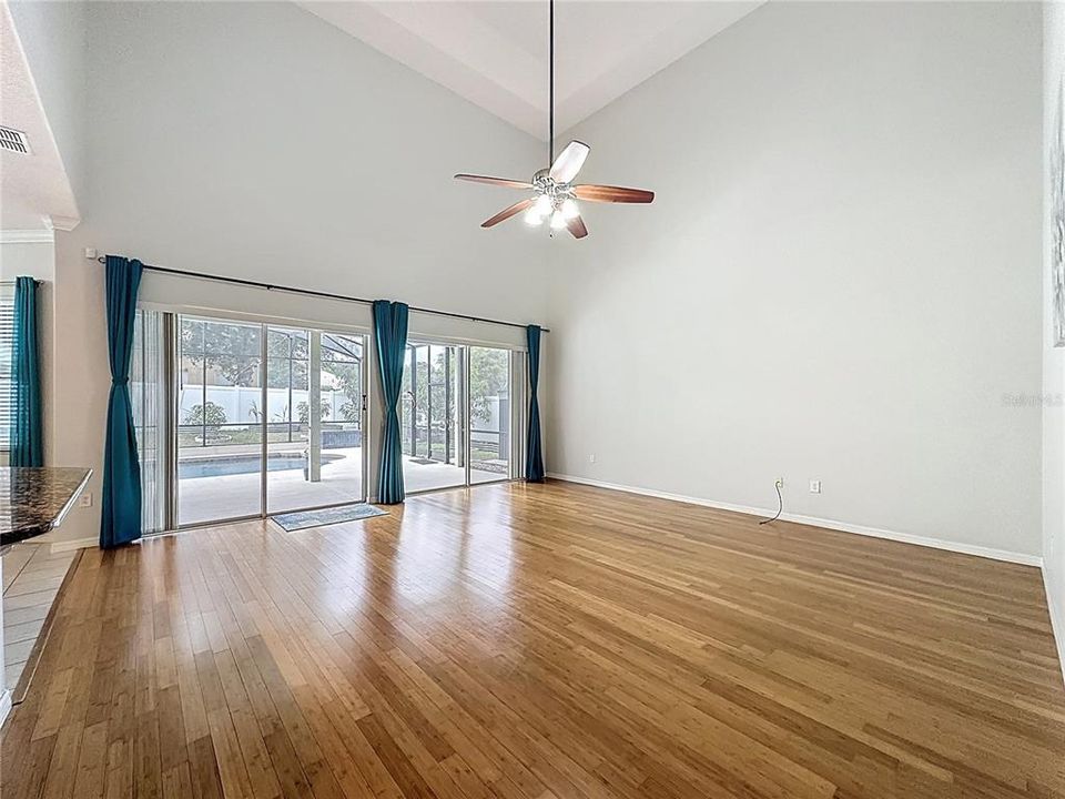 На продажу: $676,000 (5 спален, 4 ванн, 3716 Квадратных фут)