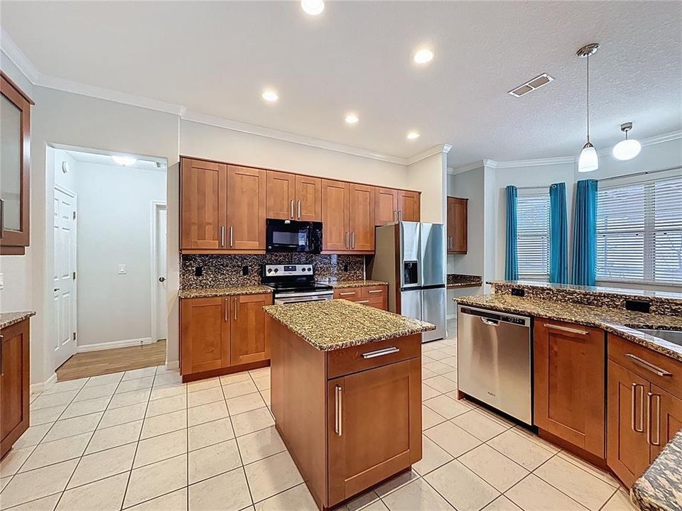 На продажу: $676,000 (5 спален, 4 ванн, 3716 Квадратных фут)