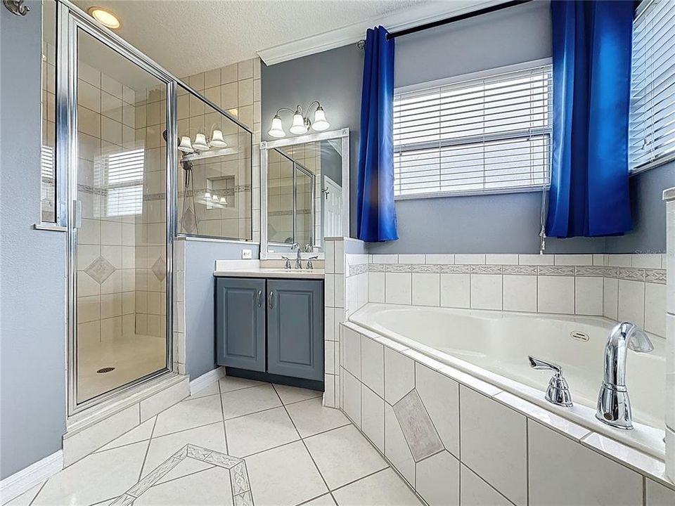 На продажу: $676,000 (5 спален, 4 ванн, 3716 Квадратных фут)