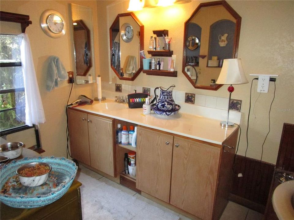 For Sale: $255,000 (3 beds, 2 baths, 1248 Square Feet)