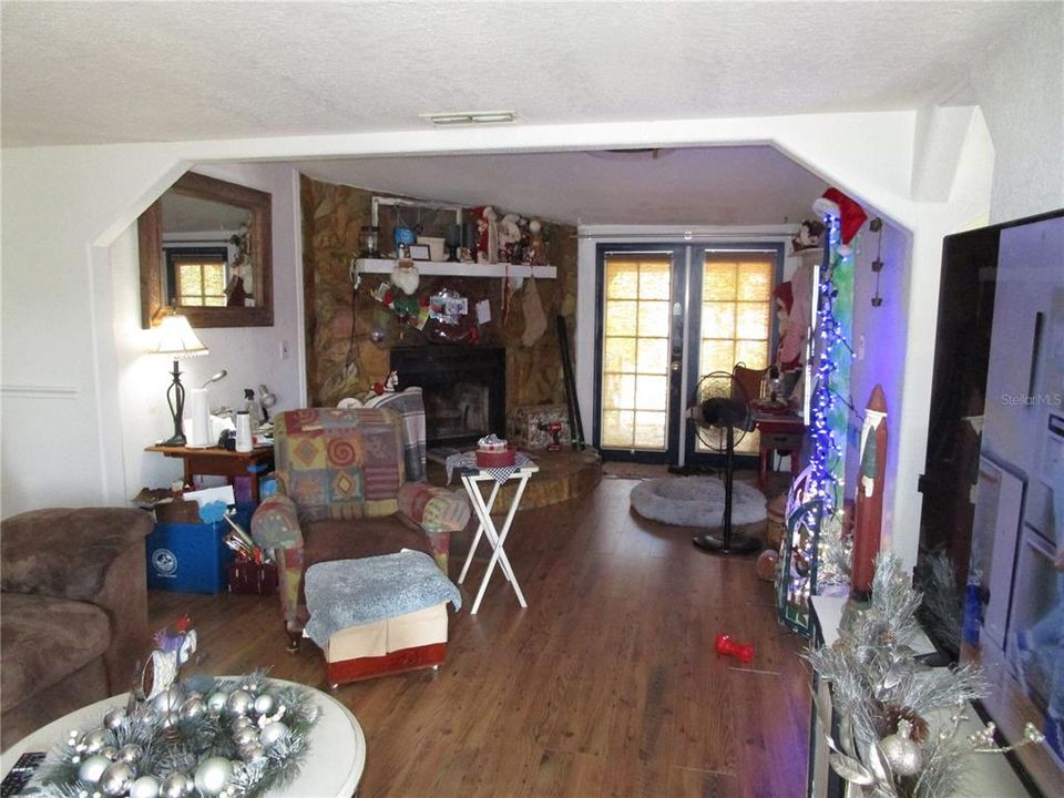 For Sale: $255,000 (3 beds, 2 baths, 1248 Square Feet)