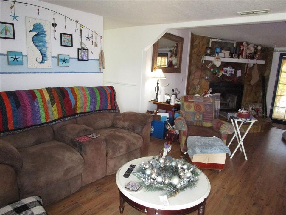 For Sale: $255,000 (3 beds, 2 baths, 1248 Square Feet)