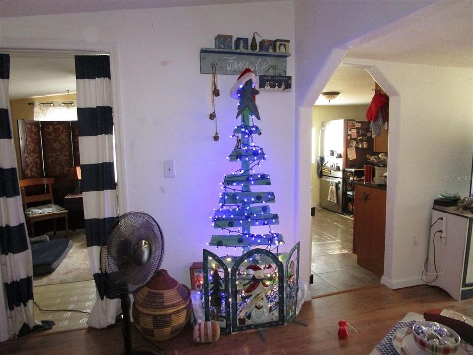 For Sale: $255,000 (3 beds, 2 baths, 1248 Square Feet)