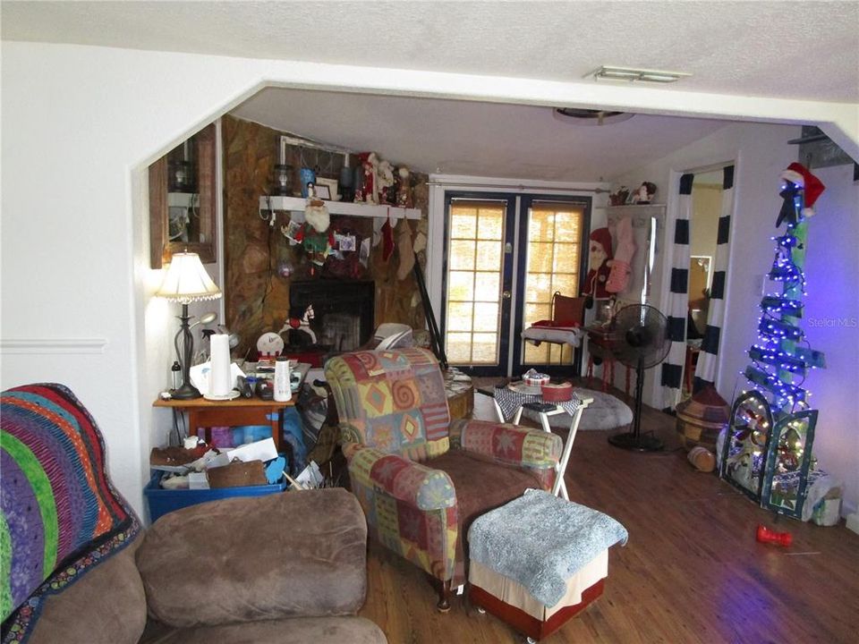 For Sale: $255,000 (3 beds, 2 baths, 1248 Square Feet)